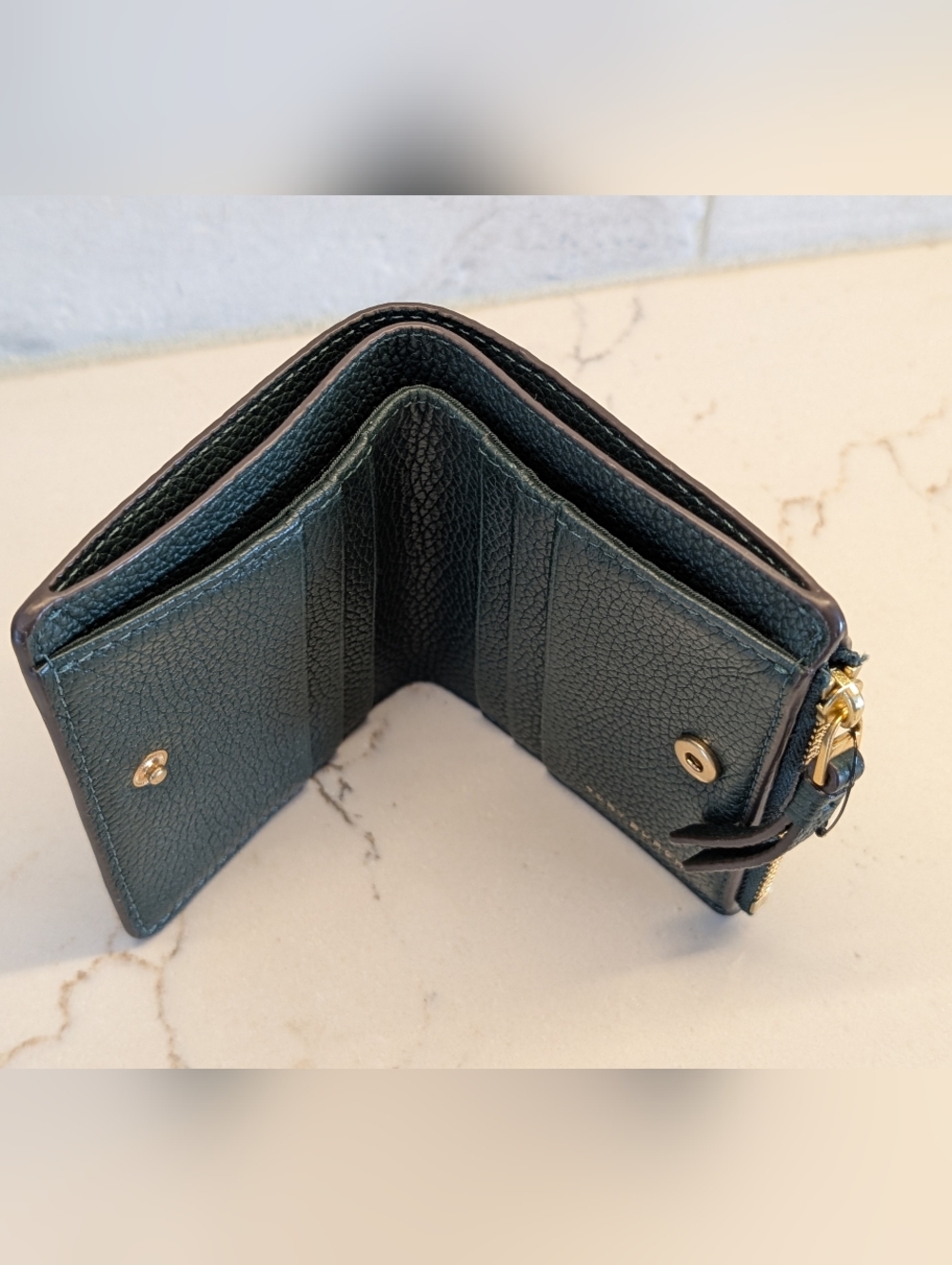Tory Burch Pebbled Leather Card Zip Wallet - EUC - Green 4x3.75 Inches - Picture 12 of 16